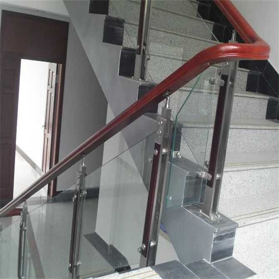 如何设计实木楼梯能独具特色呢?